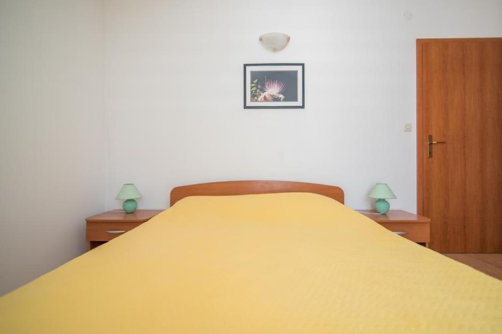 Apartments Batinic Supetar Bagian luar foto