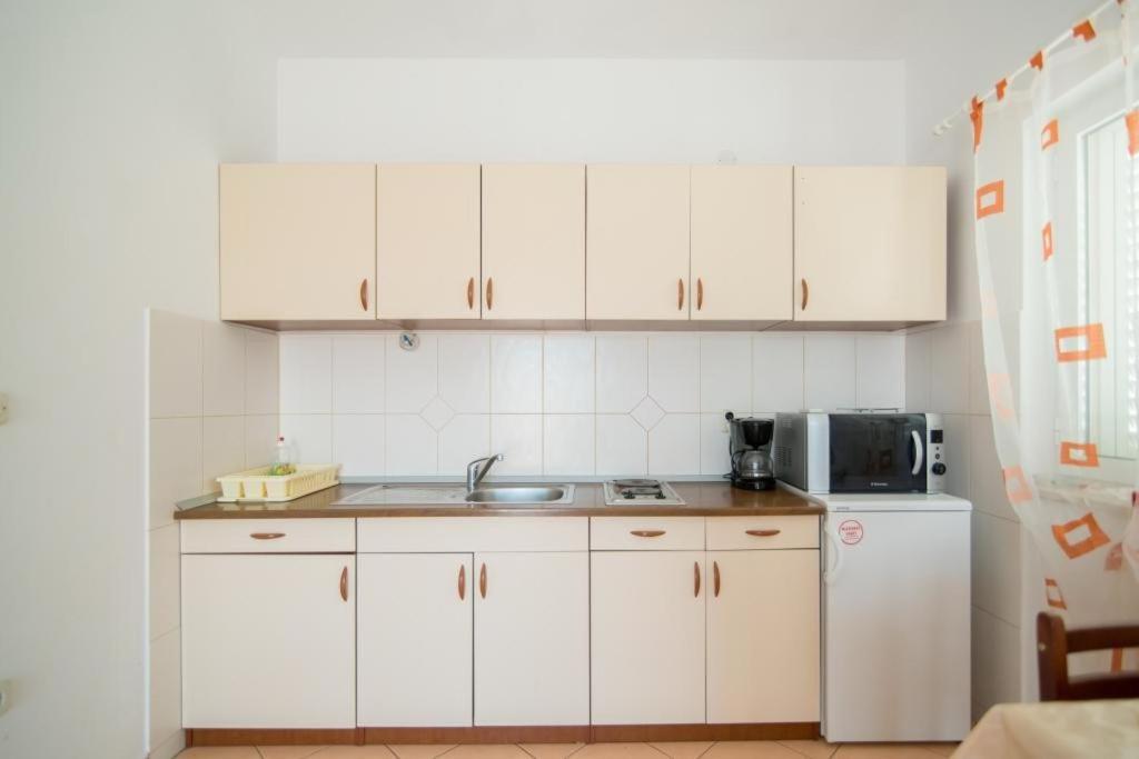 Apartments Batinic Supetar Bagian luar foto