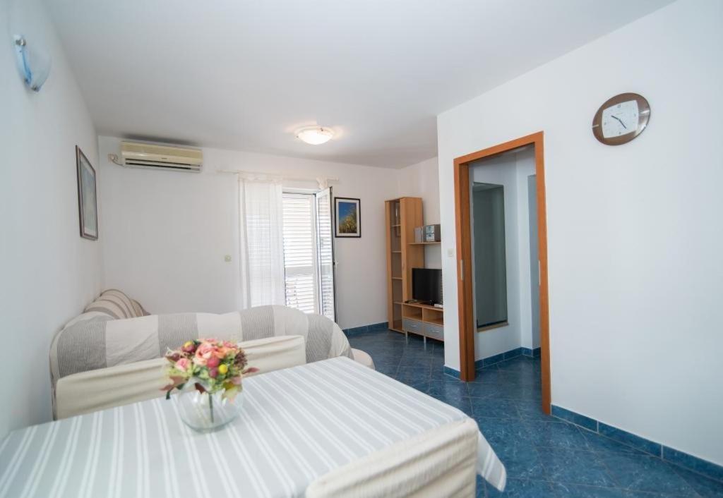 Apartments Batinic Supetar Bagian luar foto