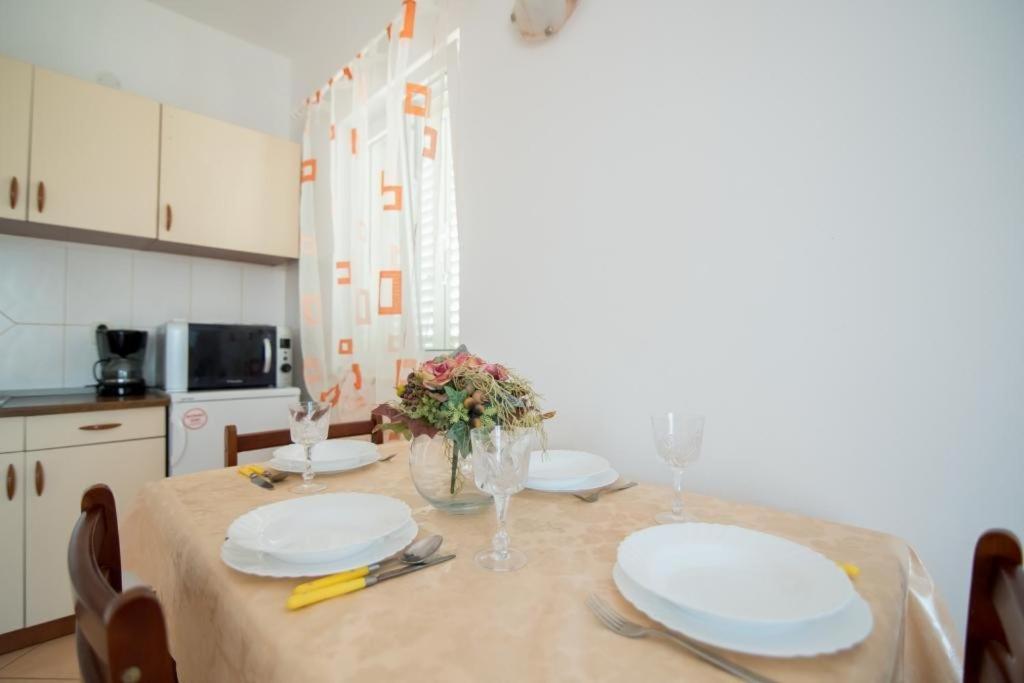Apartments Batinic Supetar Bagian luar foto