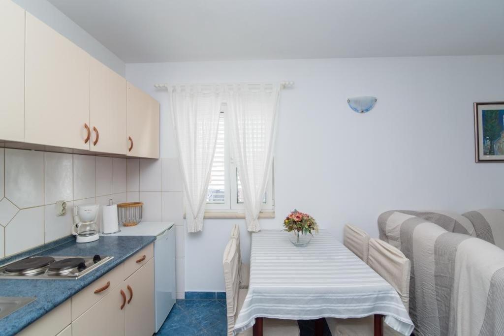 Apartments Batinic Supetar Bagian luar foto